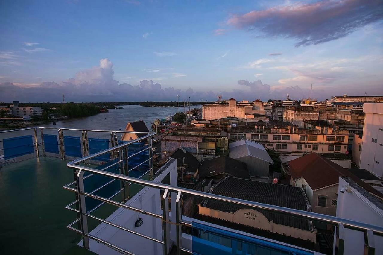 The Port Hostel Surat Thani Exterior photo